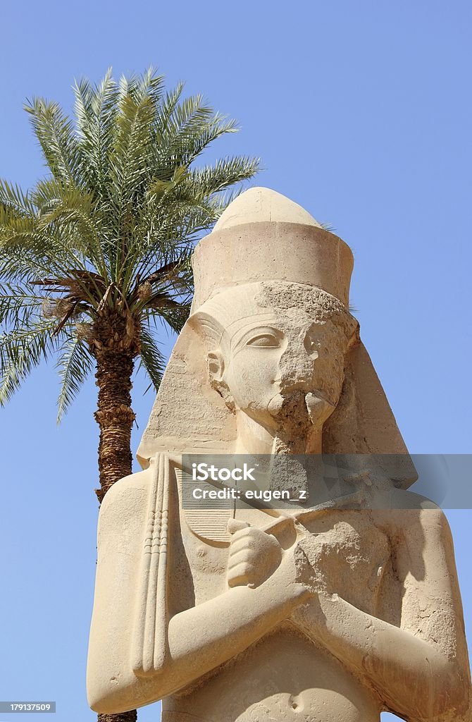 Estatua de Ramses II. Templo de Karnak, Luxor, Egipto. - Foto de stock de Alivio libre de derechos