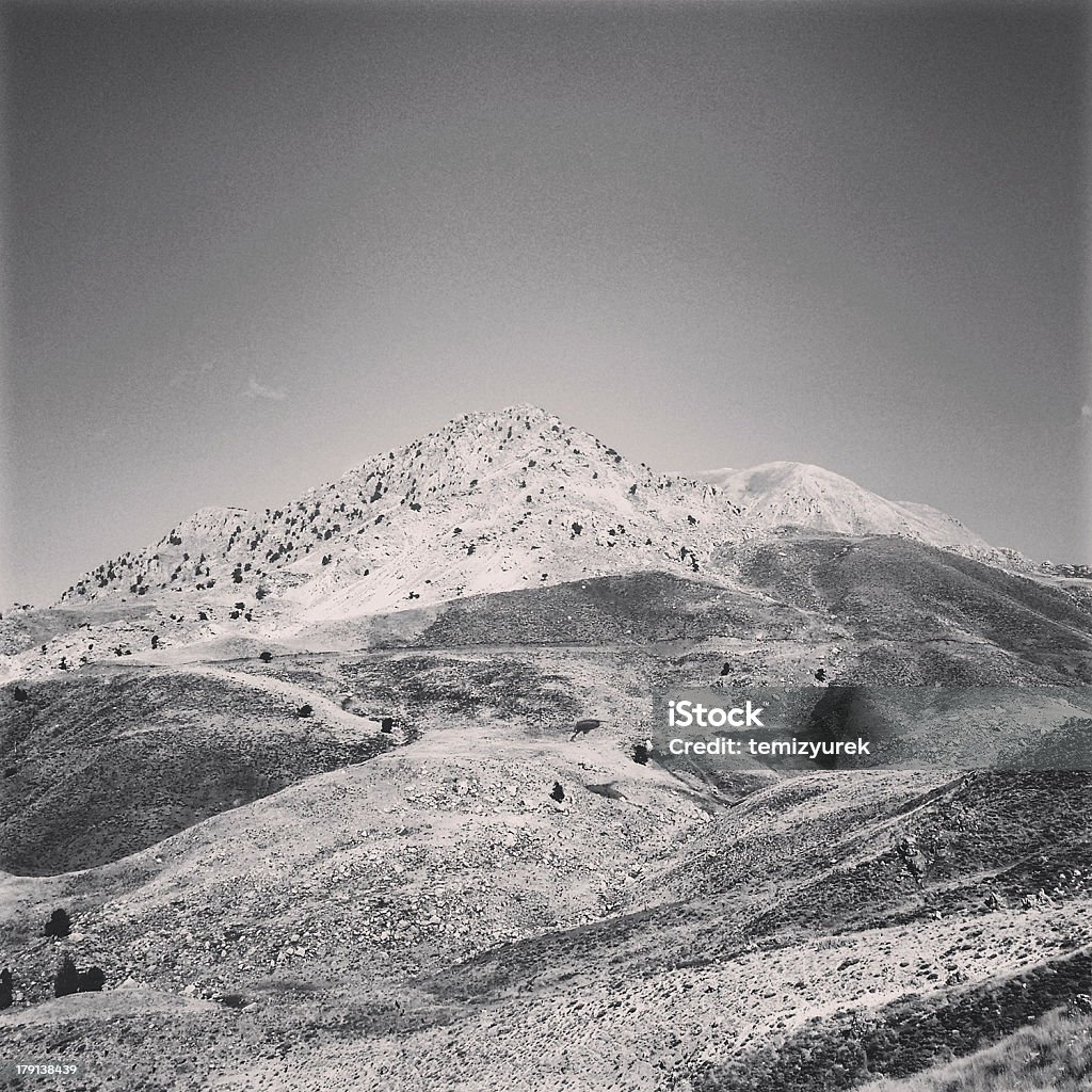 Con hermoso paisaje de montaña - Foto de stock de Aire libre libre de derechos