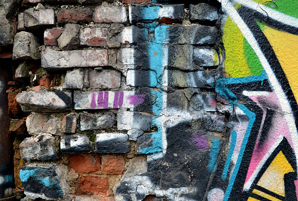 istock Grunge brick wall. Messy old urban background. 179138611