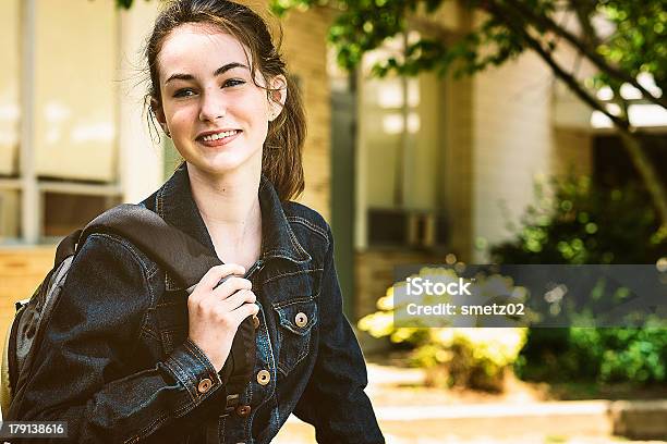 Regresso Às Aulas - Fotografias de stock e mais imagens de Adolescente - Adolescente, Adolescência, Aluna