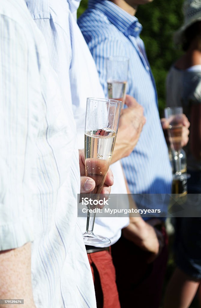 Hombre bebiendo champán - Foto de stock de Acontecimiento libre de derechos
