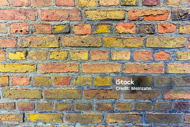 Old Brick Wall Stockfoto und mehr Bilder von Abstrakt - Abstrakt, Alt, Alterungsprozess