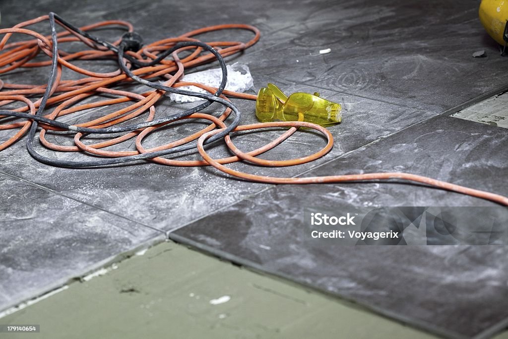 Bobinas de cable eléctrico yacer en los lugares de trabajo - Foto de stock de Cable libre de derechos