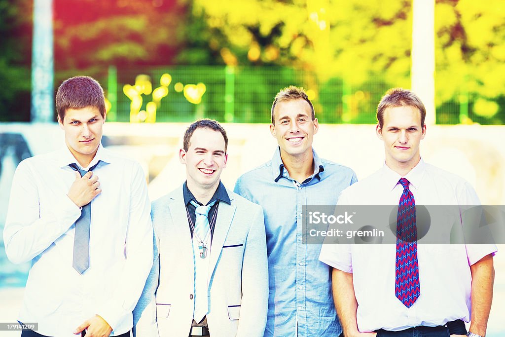 Retrato de alegres jovens adultos ao ar livre - Royalty-free Adolescente Foto de stock