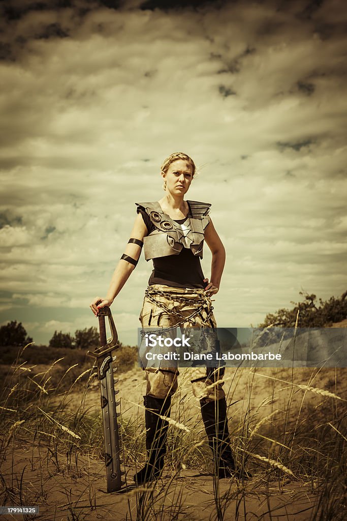 Futurystyczny kobieta gladiatorki - Zbiór zdjęć royalty-free (Blond włosy)