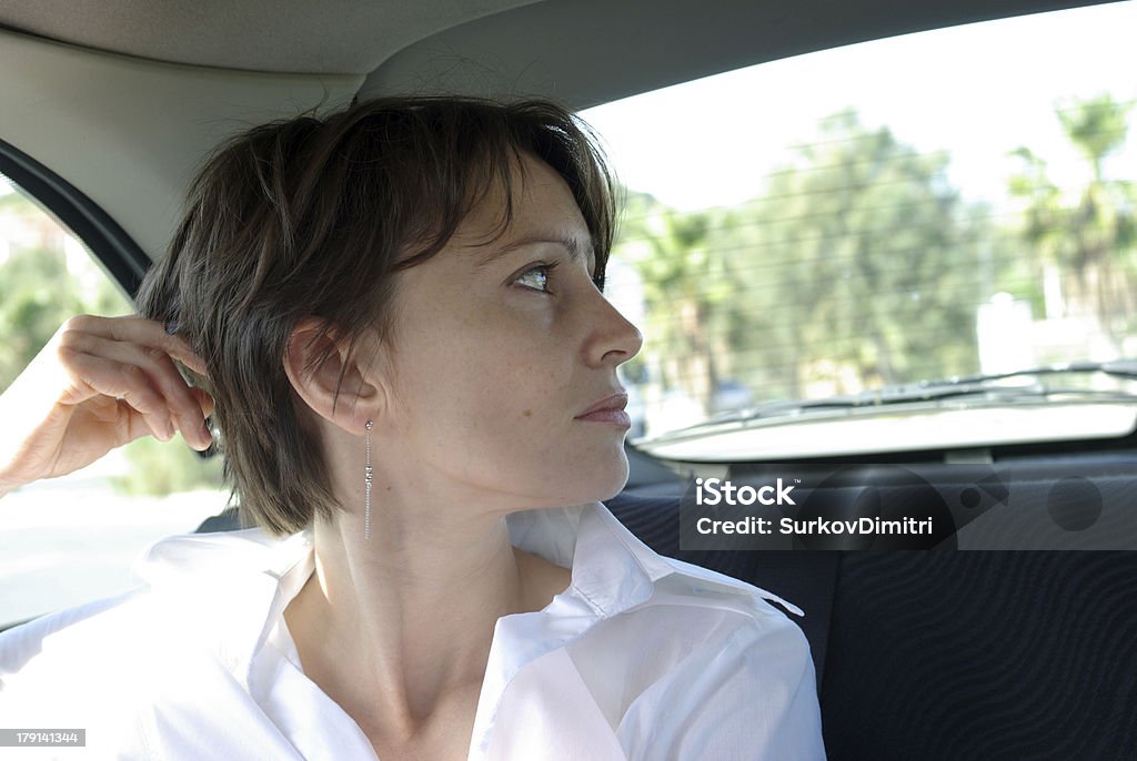 Femme dans la voiture - Photo de 35-39 ans libre de droits