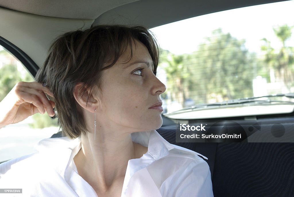 Kobieta w samochodzie - Zbiór zdjęć royalty-free (30-39 lat)