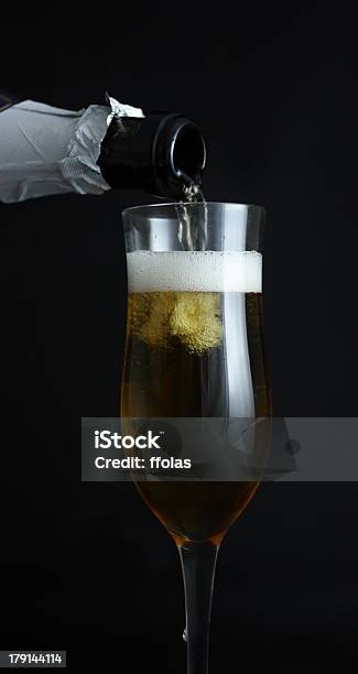 El Vertido Champán Foto de stock y más banco de imágenes de Bebida alcohólica - Bebida alcohólica, Botella, Burbuja