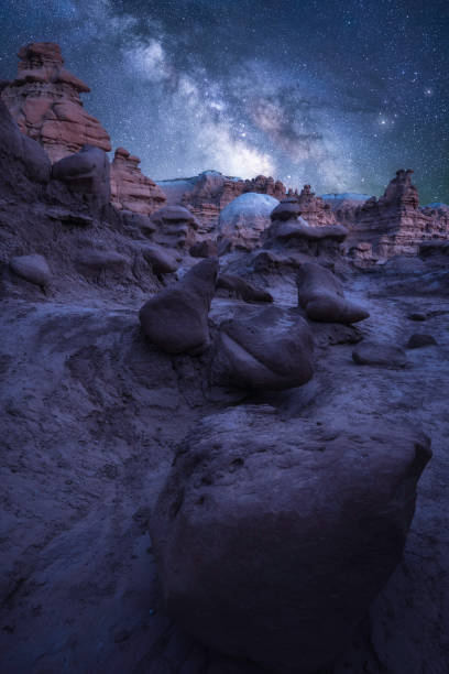 noce w dolinie goblinów - goblin valley state park zdjęcia i obrazy z banku zdjęć