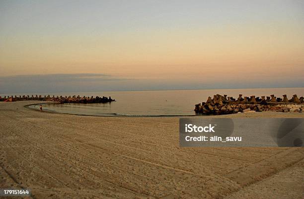 Jogging Na Praia Sunset - Fotografias de stock e mais imagens de 20-24 Anos - 20-24 Anos, Adulto, Ao Ar Livre