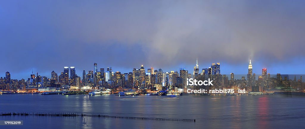 Città di New York al tramonto - Foto stock royalty-free di Acqua