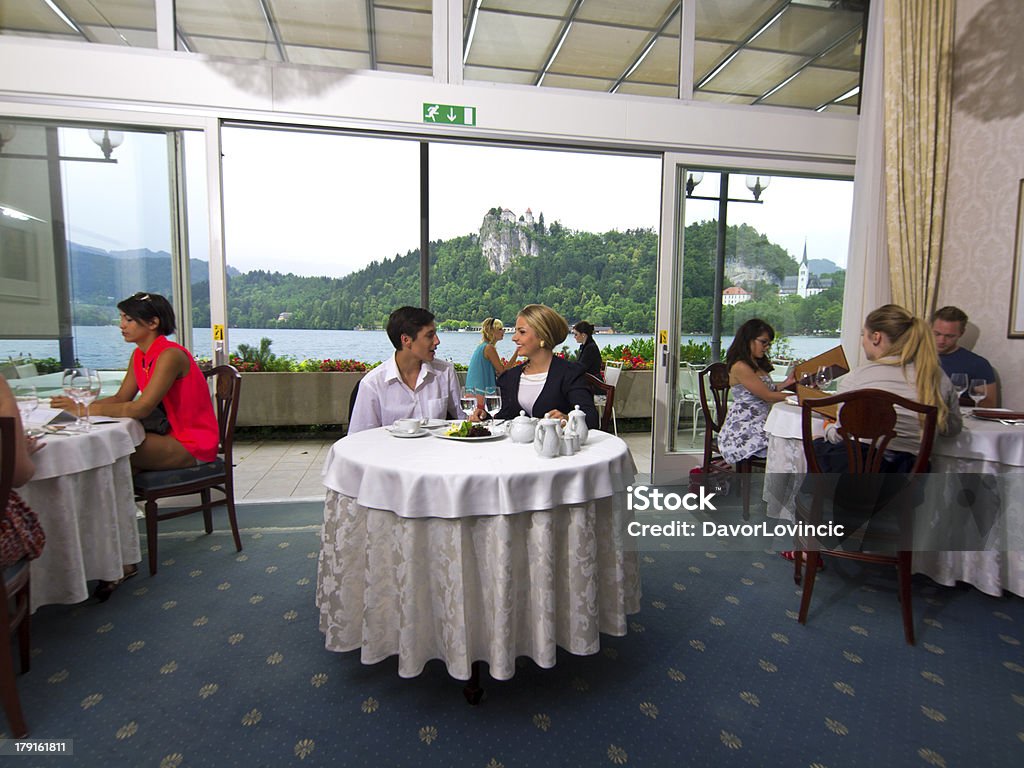 No restaurante - Royalty-free Admirar a Vista Foto de stock