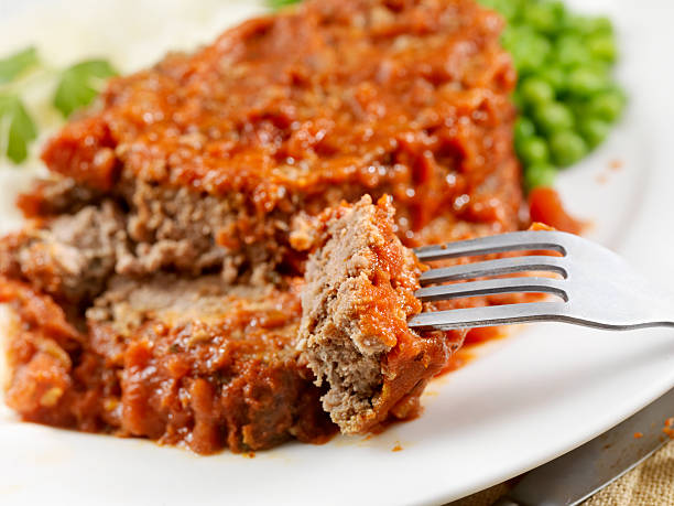 hackbraten gebacken in tomaten-sauce - cheese focus on foreground on top of portion stock-fotos und bilder