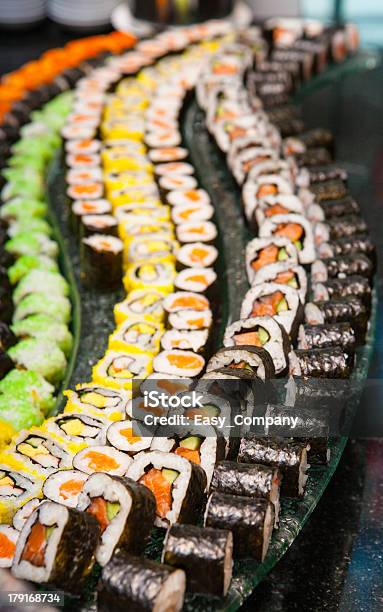 Foto de Sushi São Providenciados No Prato e mais fotos de stock de Alimento consumido - Alimento consumido, Arroz - Alimento básico, Aspargo