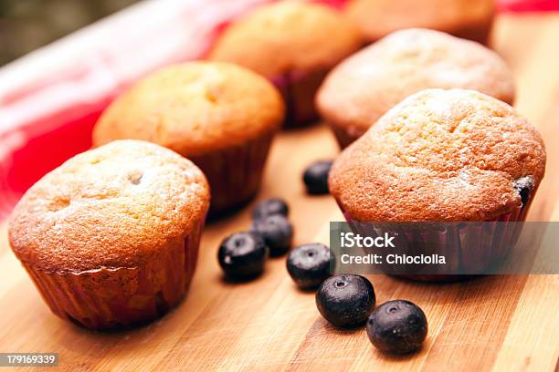 Muffins De Mirtilo - Fotografias de stock e mais imagens de Assado no Forno - Assado no Forno, Azul, Açúcar