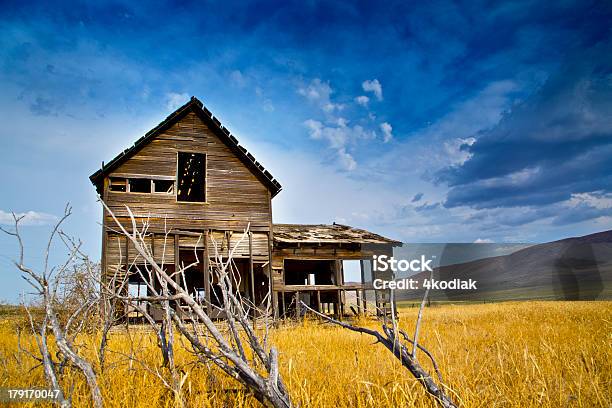 Abandonada Casa - Fotografias de stock e mais imagens de Abandonado - Abandonado, Antigo, Ao Ar Livre