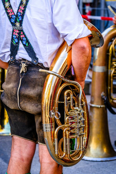 instrumento musical típico de una banda de música bávara - musical band marching band old marching fotografías e imágenes de stock