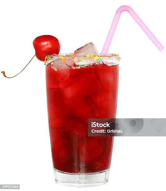 Fruchtcocktail Mit Cherry Und Eiswürfel In Ein Glas Stockfoto und mehr Bilder von Cocktail