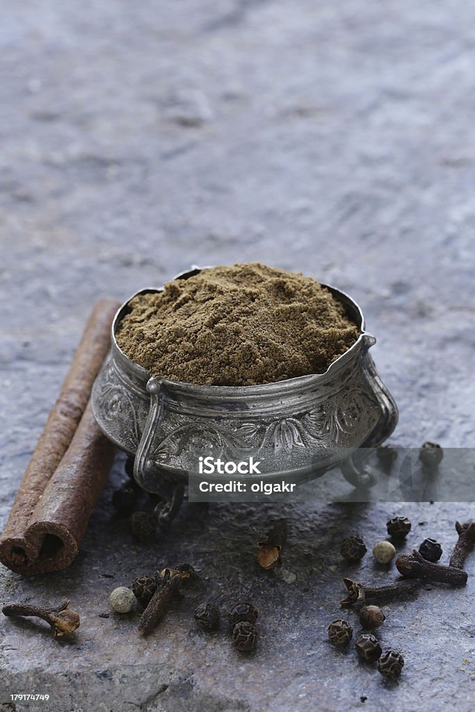 Mistura de especiarias indianas campos de garam masala - Foto de stock de Açafrão-da-índia royalty-free