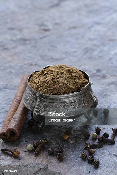 Foto de Mistura De Especiarias Indianas Campos De Garam Masala e mais fotos de stock de Açafrão-da-índia