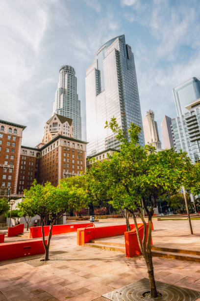 historic millennium biltmore hotel, u.s. bank tower, and the deloitte building or gas company tower, view from pershing square, downtown los angeles, ca - u s bank tower imagens e fotografias de stock