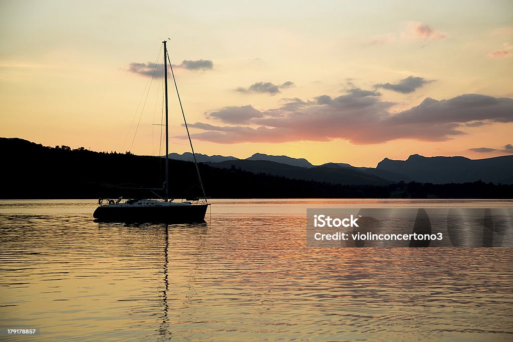 Puesta de sol sobre el lago Windermere - Foto de stock de Aire libre libre de derechos