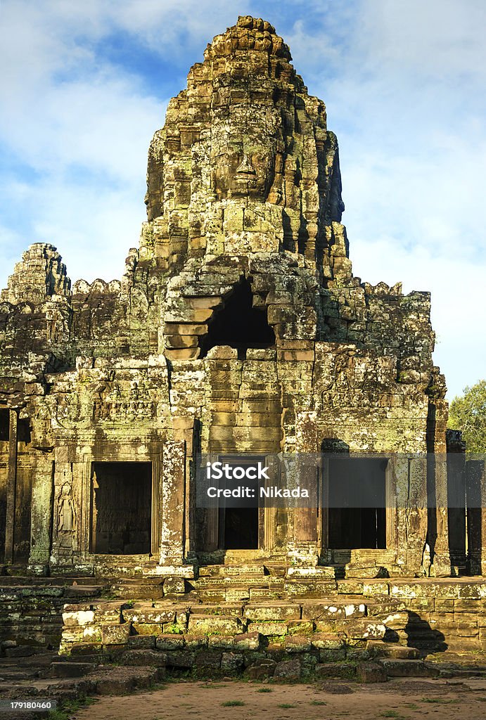 Duży Kamień Głowa w Angkor Wat, Kambodża - Zbiór zdjęć royalty-free (Angkor)