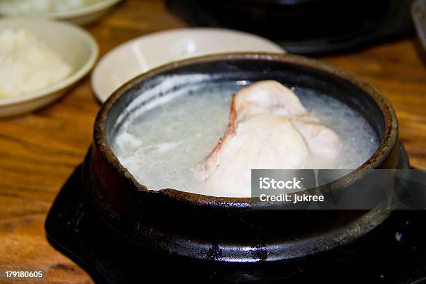 Ginseng Sopa De Pollo Comida Coreana Foto de stock y más banco de imágenes de Ajo - Ajo, Alimento, Arroz de grano corto
