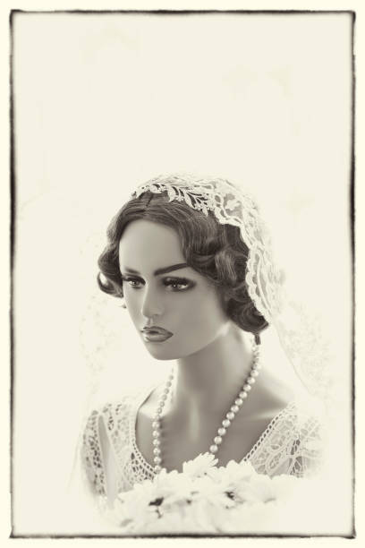 istock Mannequin-1920s Bride with Daisy Bouquet 1791839820
