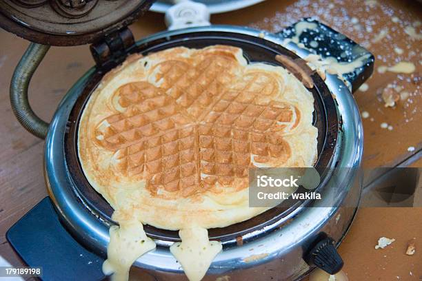 Foto de Máquina De Wafflewaffeleisen e mais fotos de stock de Máquina de Waffle - Máquina de Waffle, Açúcar, Doces