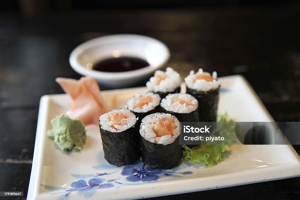 Sake Maki sushi - Foto stock royalty-free di Antipasto