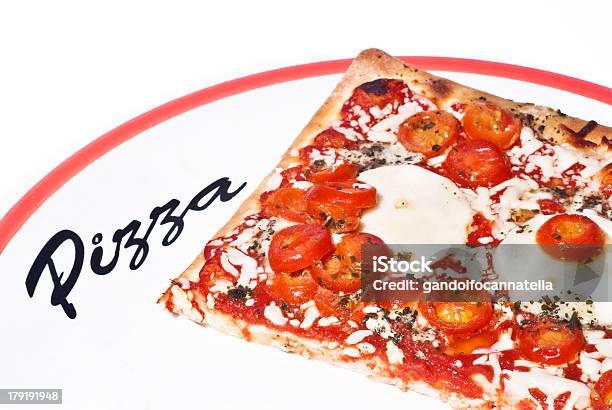 Traditionelle Pizza Margherita Stockfoto und mehr Bilder von Abnehmen - Abnehmen, Basilikum, Biologie
