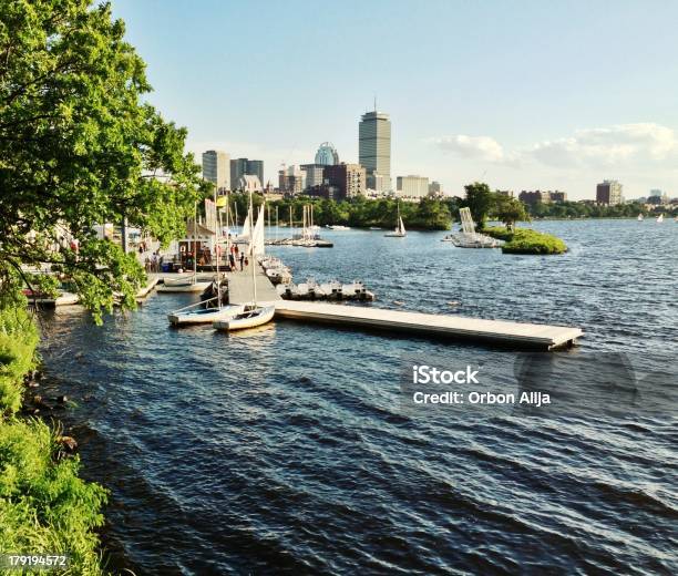 Sailboats 년 Charles River 보스턴 매사추세츠 보스턴-매사추세츠에 대한 스톡 사진 및 기타 이미지 - 보스턴-매사추세츠, 산책로, 0명