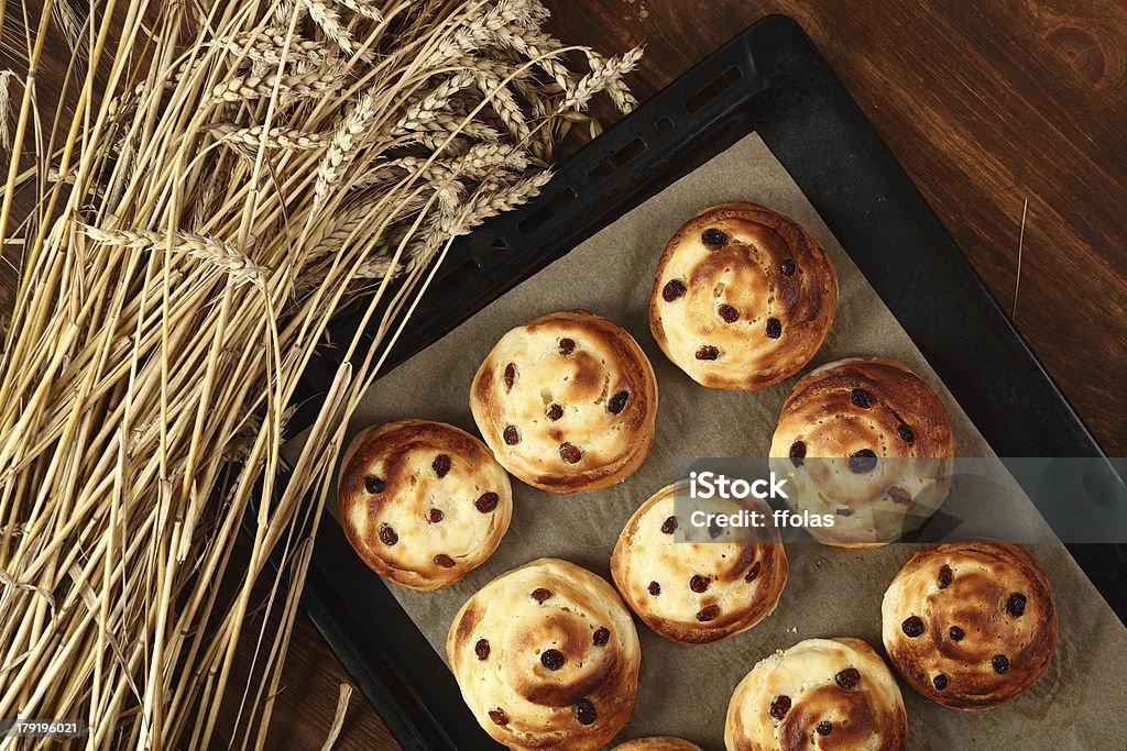 Rolo de pão com raisins e Queijo cottage preencher - Royalty-free Ao Ar Livre Foto de stock