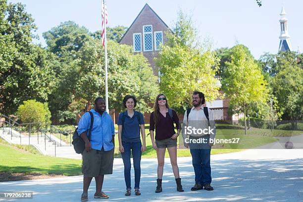 Studenti Nel Campus - Fotografie stock e altre immagini di Adolescenza - Adolescenza, Adulto, Afro-americano