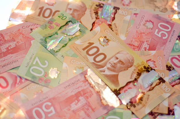 haufen geld - canadian dollars canada bill one hundred dollar bill stock-fotos und bilder