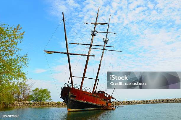 Photo libre de droit de Ship Fogotten banque d'images et plus d'images libres de droit de A l'abandon - A l'abandon, Antique, Bateau de voyageurs