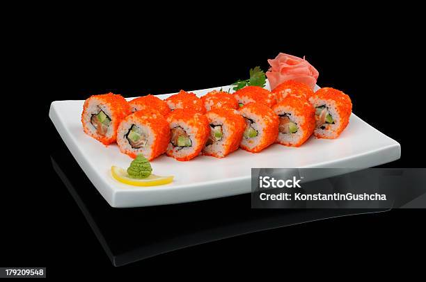 魚のロールレッドのキャビア - 寿司のストックフォトや画像を多数ご用意 - 寿司, 皿, 食事