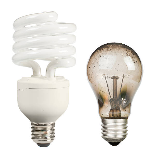 ekologiczne lampy i stare spalone ekonomiczne - light bulb compact fluorescent lightbulb lamp fluorescent light zdjęcia i obrazy z banku zdjęć