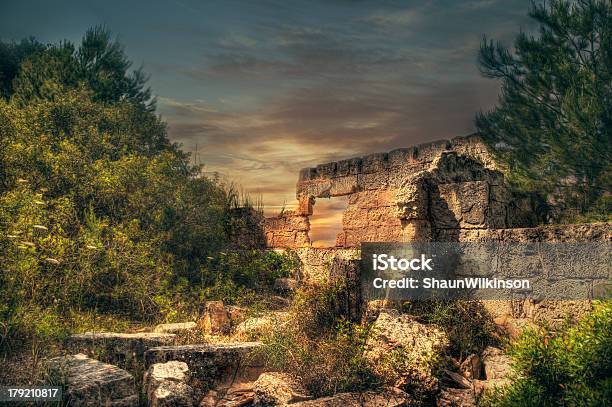 Ruína Moderno - Fotografias de stock e mais imagens de Abandonado - Abandonado, Anoitecer, Antigo