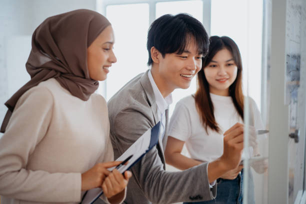 istock Young Asian business entrepreneurs brainstorming in office 1792120161