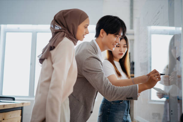 istock Young Asian business entrepreneurs brainstorming in office 1792120167