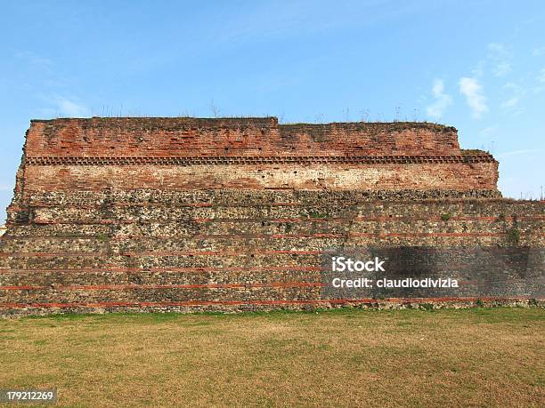 Римская Стены Турин — стоковые фотографии и другие картинки Археология - Археология, Архитектура, Без людей