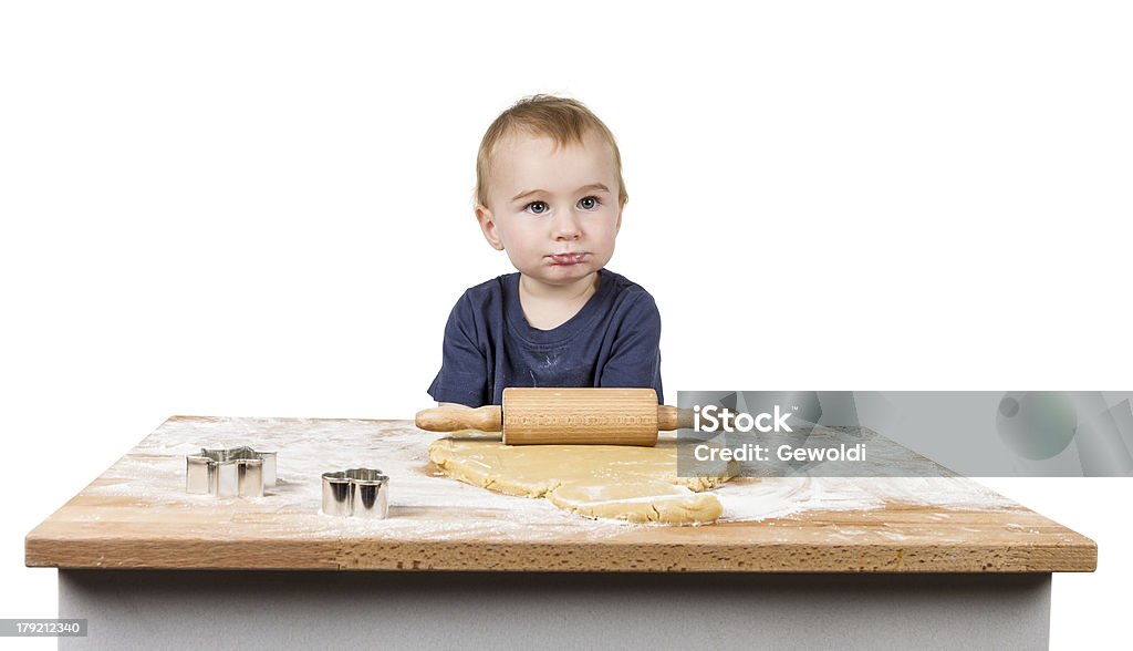 Bambino fare biscotti - Foto stock royalty-free di 12-23 mesi