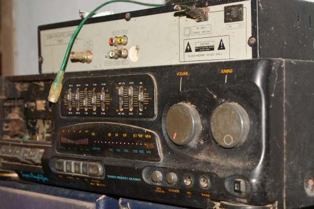 istock Radio that looks very old, antique. 1792136100