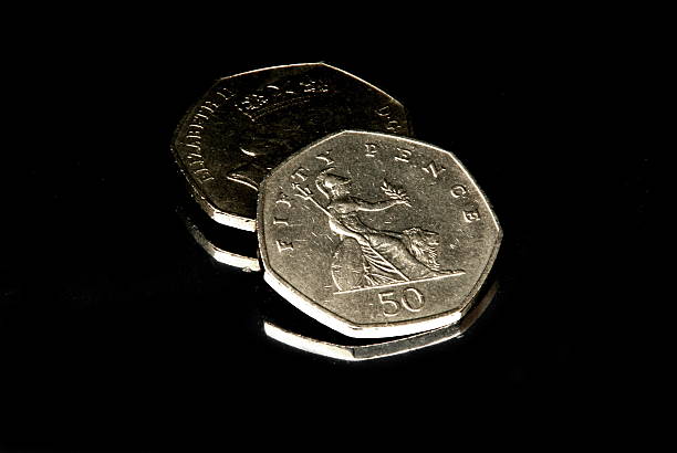 cinquenta pence - fifty pence coin coin british coin number 50 - fotografias e filmes do acervo