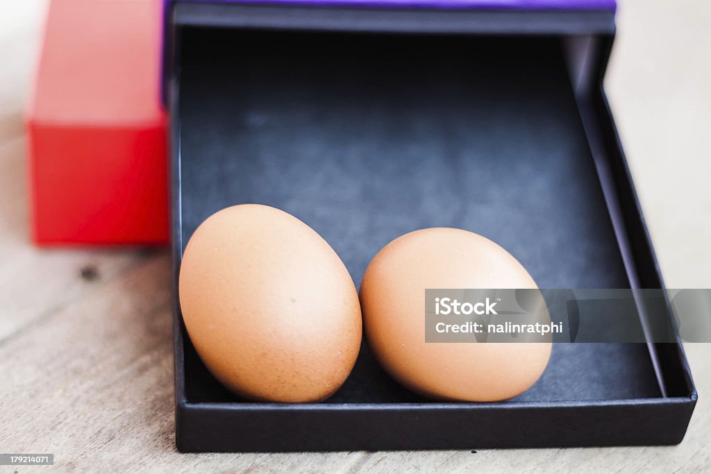 Ovos em uma caixa de presente - Foto de stock de Agricultura royalty-free