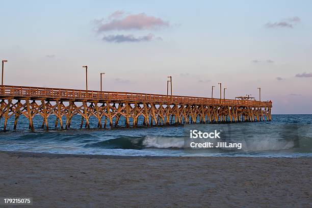 Molo Di Oceano - Fotografie stock e altre immagini di Carolina del Sud - Carolina del Sud, Spiaggia, Acqua