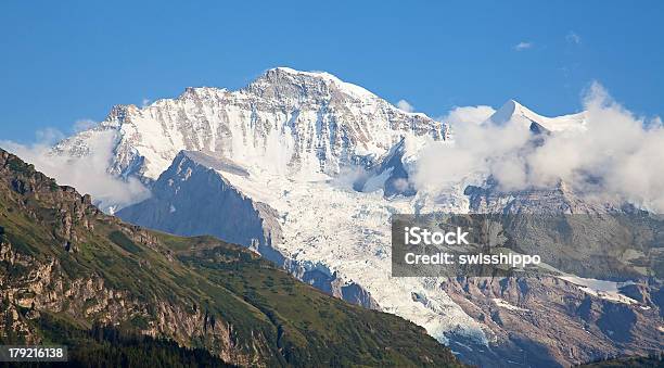 Monte Jungfrau Foto de stock y más banco de imágenes de Acantilado - Acantilado, Aire libre, Alpes Europeos