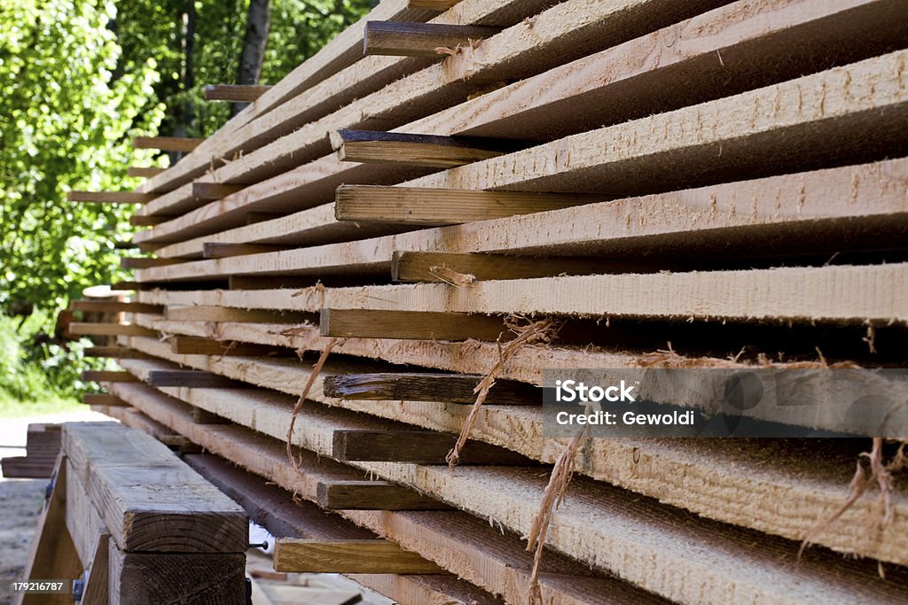 Tablas de madera - Foto de stock de Almacén de madera libre de derechos